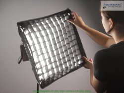 thumbnail Softbox Triopo KD 45x45cm kèm lưới tổ ong grid thao tác nhanh - 3